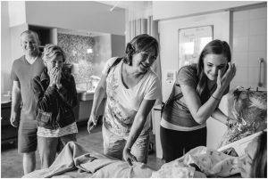 Emotional Photos of Grandparents Seeing Their Grandchildren For The First Time