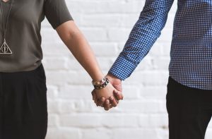 Beautiful Science Shows What Happens When You Hold Hands With Someone You Love