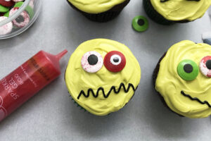 Zombie Cupcakes are the most fun Halloween treat to make for kids!
