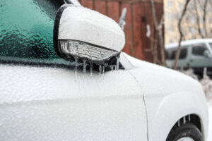 Here are a few quick ways to de-ice your car so you can get going without letting your car run for long periods of time.