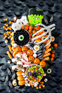 Halloween Charcuterie Board - super cute idea for Halloween movie night!
