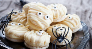 Mummy Macaroons
